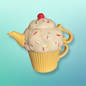 Rare! Cupcake all-in-one Teapot. Tea for one.